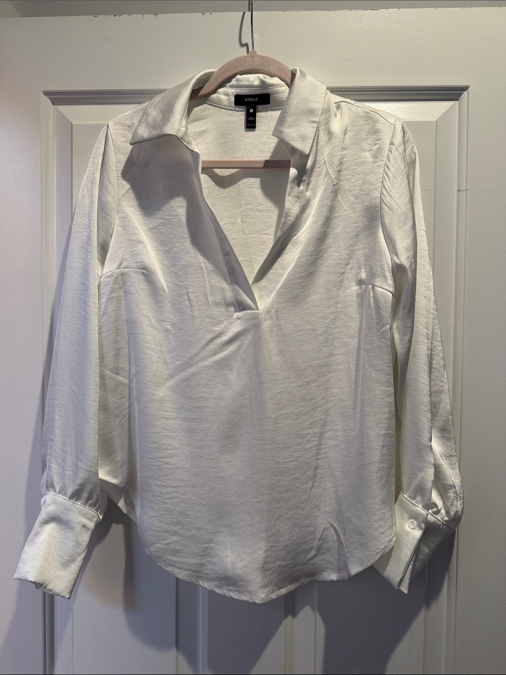 Aqua White Collared Long-Sleeve V-Neck Blouse